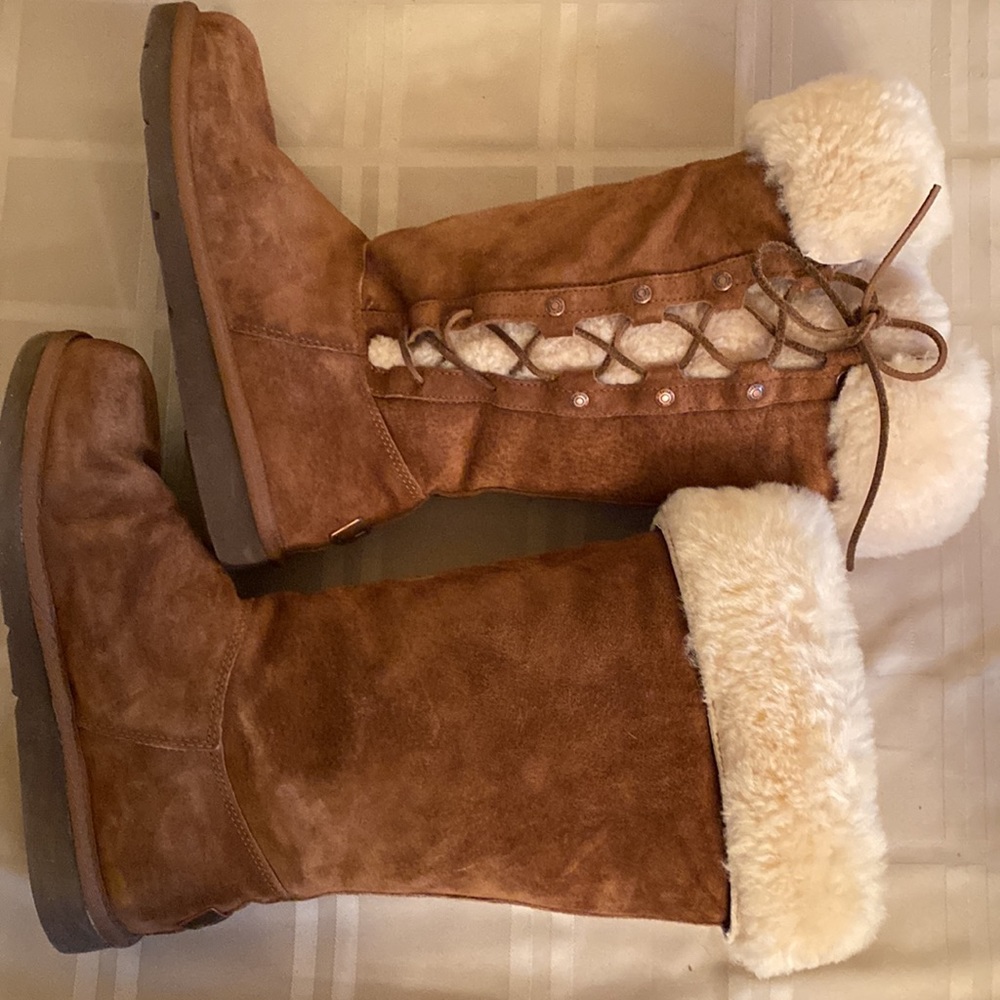 👢UGG Tan Side Lace